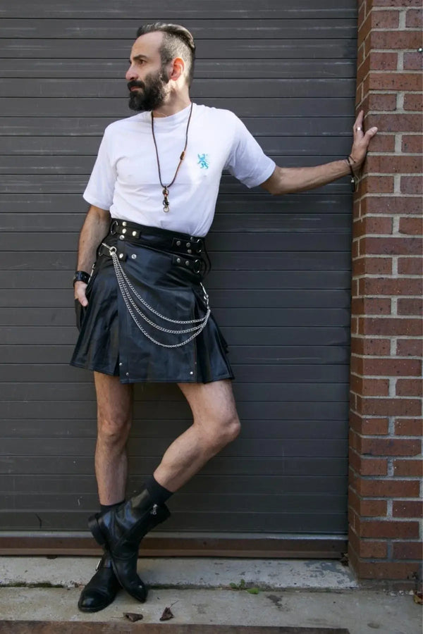 Casual leather kilt with chain 